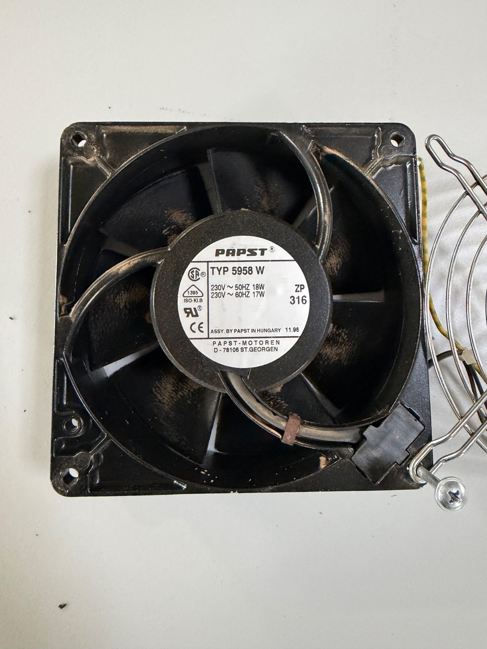 AC-Axiallüfter 230 V mit Schutzgitter