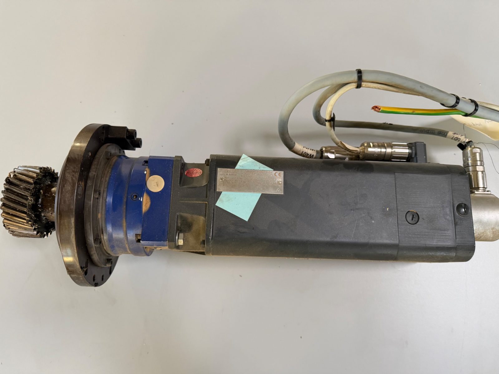 Servomotor 1FT5066 mit Getriebe und Ritzel (X-Achse)