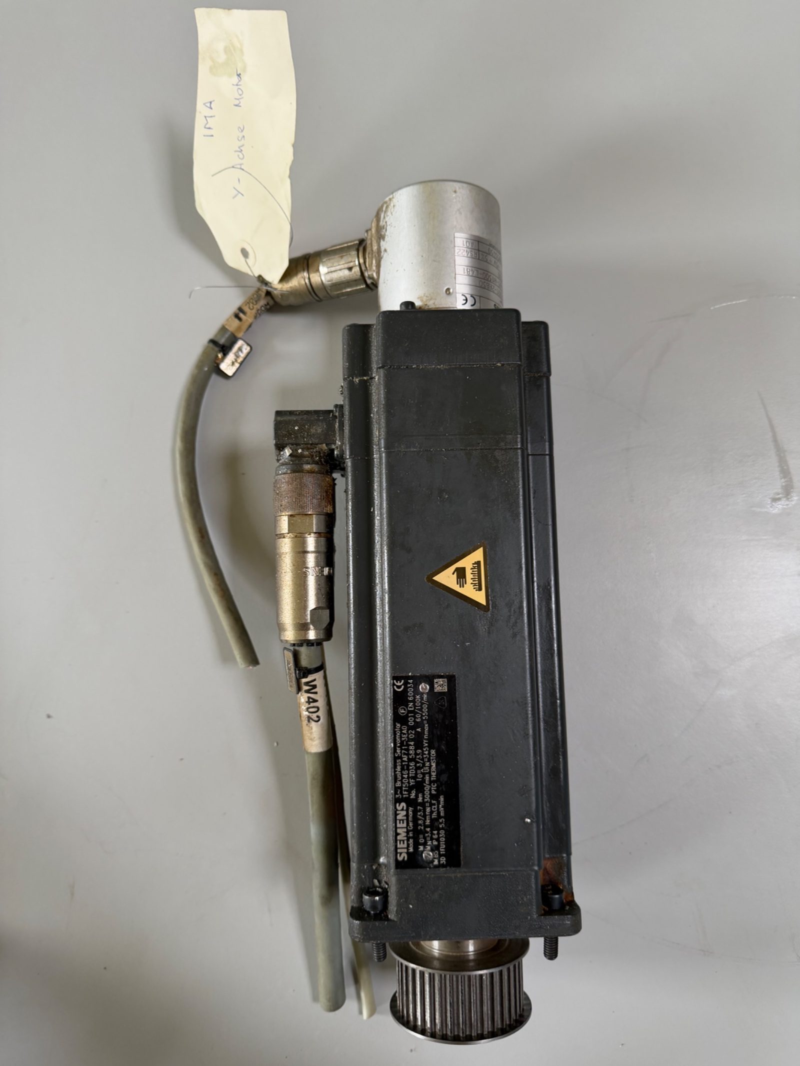 Servomotor 1FT5046 mit Drehgeber und Zahnriemenrad (Y-Achse)