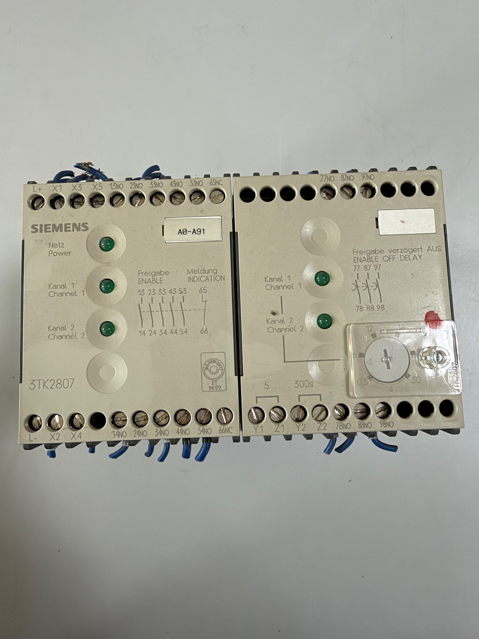 Sicherheitsschaltgerät 3TK2807 mit rückfallverzögerten Freigabekreisen, 24 V DC