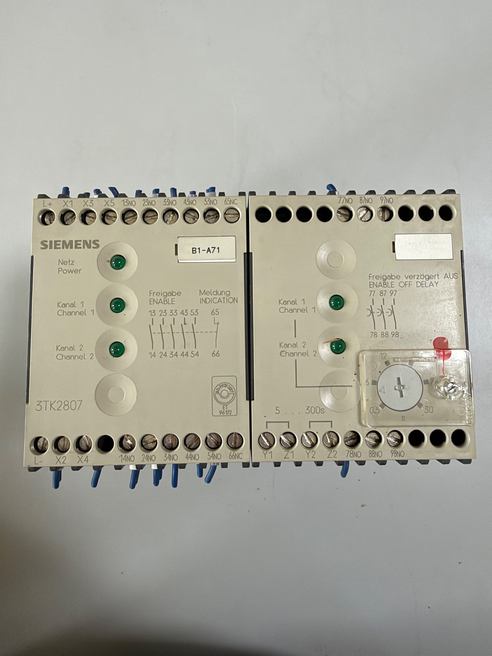 Sicherheitsschaltgerät 3TK2807 mit rückfallverzögerten Freigabekreisen, 24 V DC