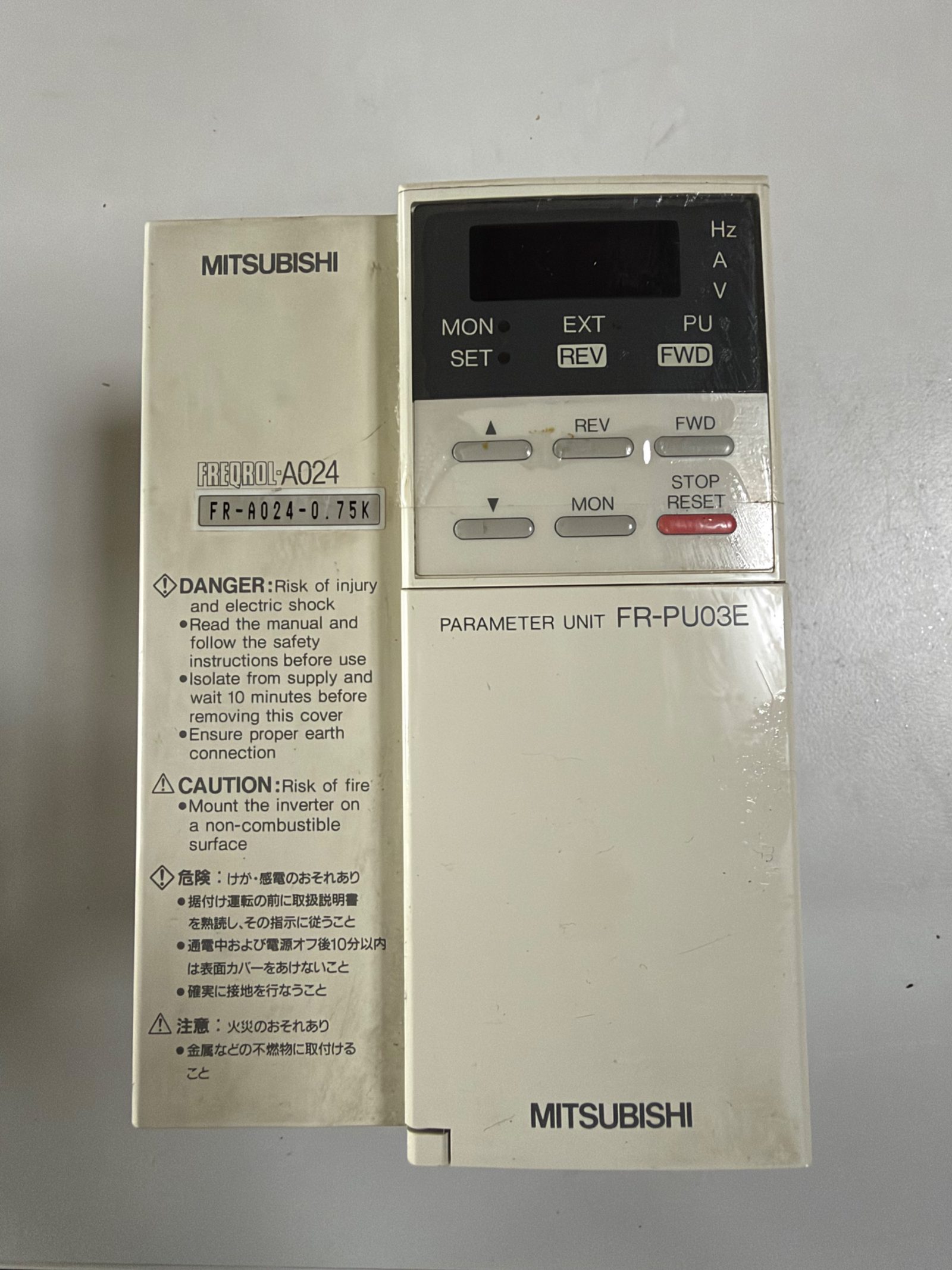 Frequenzumrichter FREQROL-A024, 0,75 kW, mit Bedieneinheit FR-PU03E