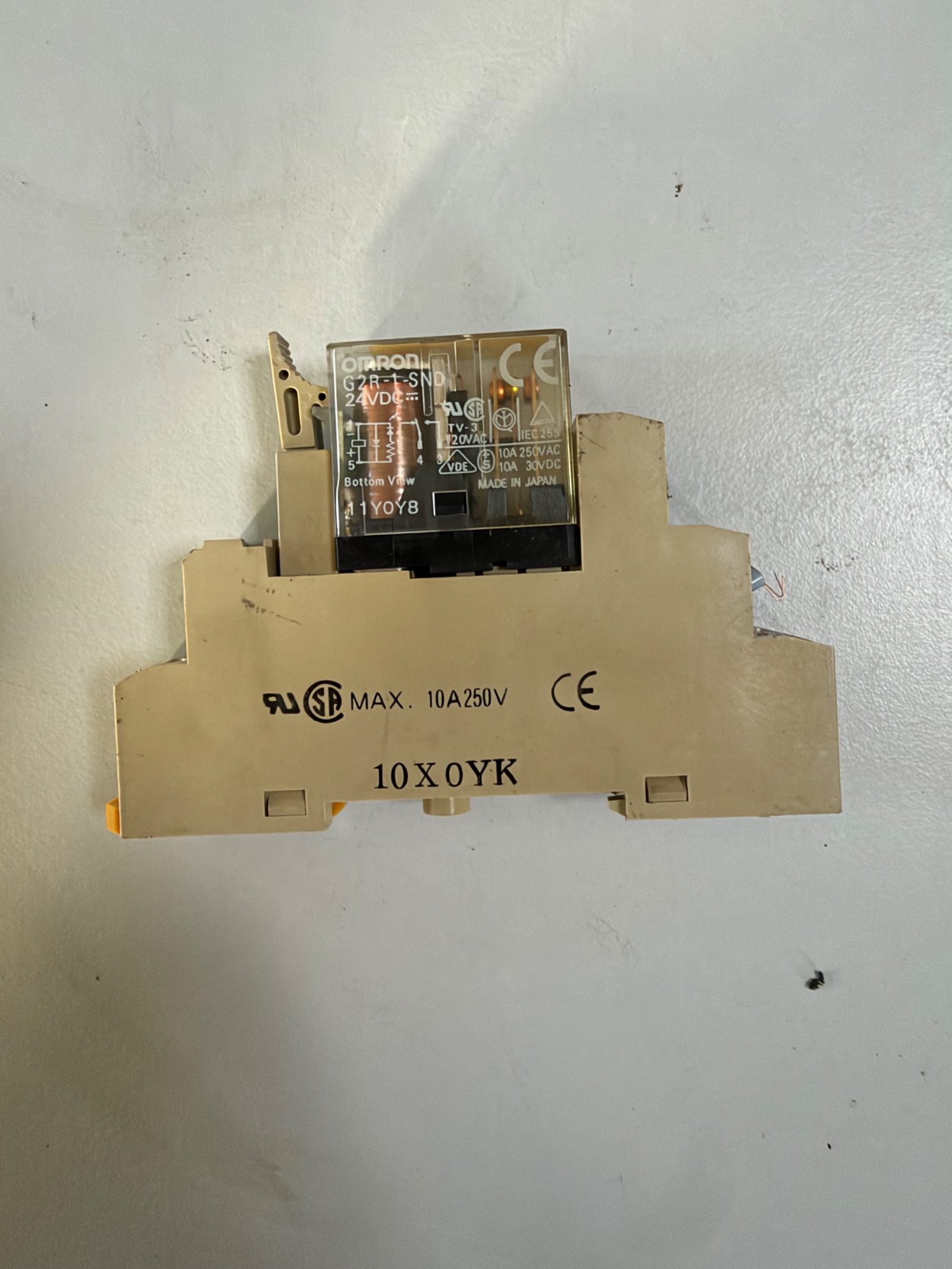 Steckrelais G2R-1-SND 24 V DC mit Sockel