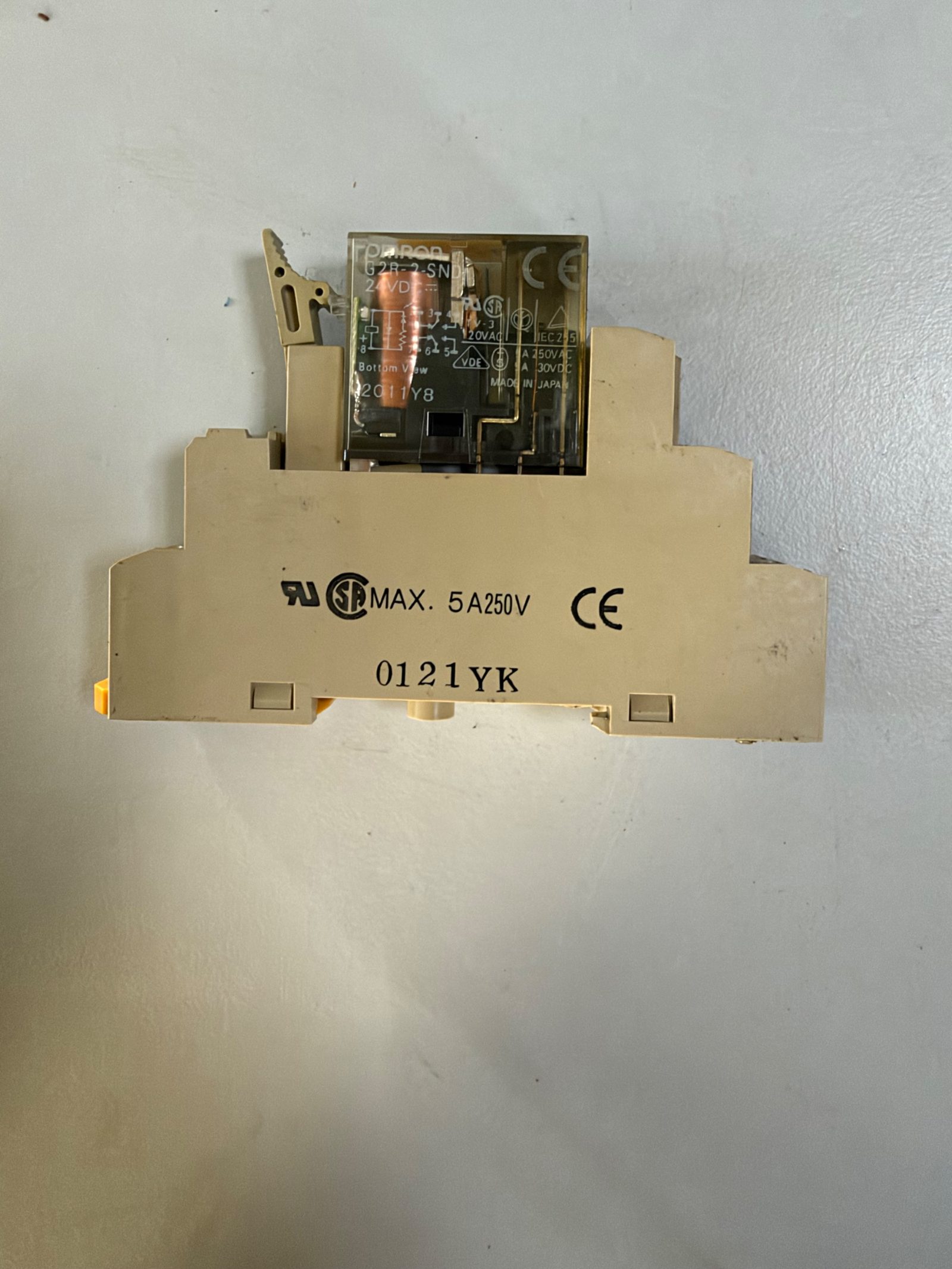 Steckrelais G2R-2-SND 24 V DC mit Sockel